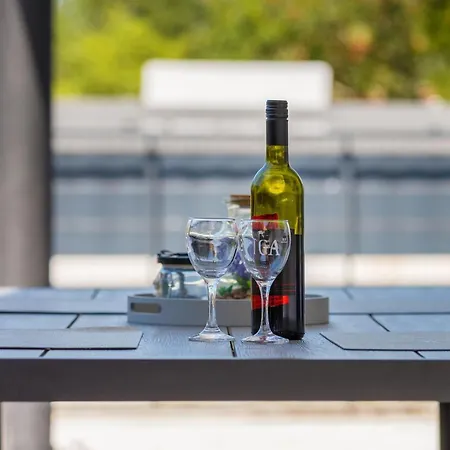 Vakantiehuis Eco House Corinne Peroj