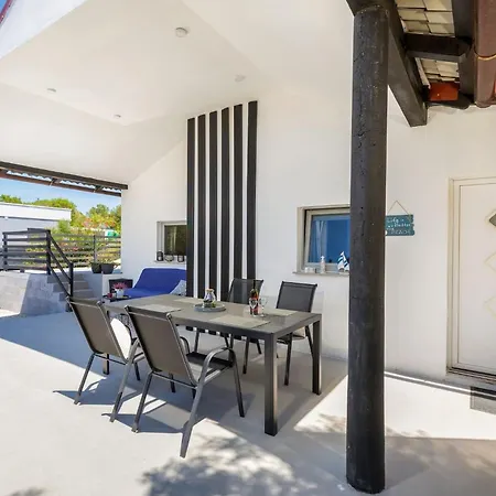 Eco House Corinne