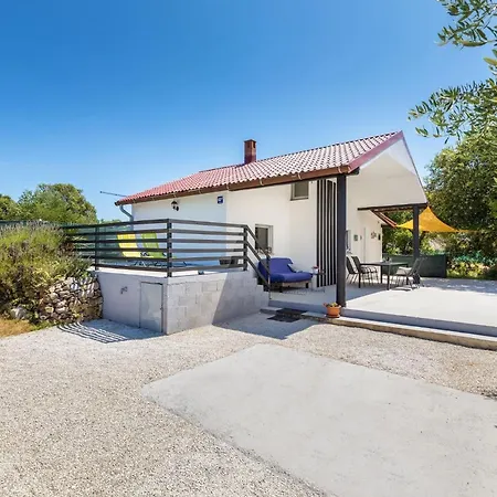 Eco House Corinne Peroj