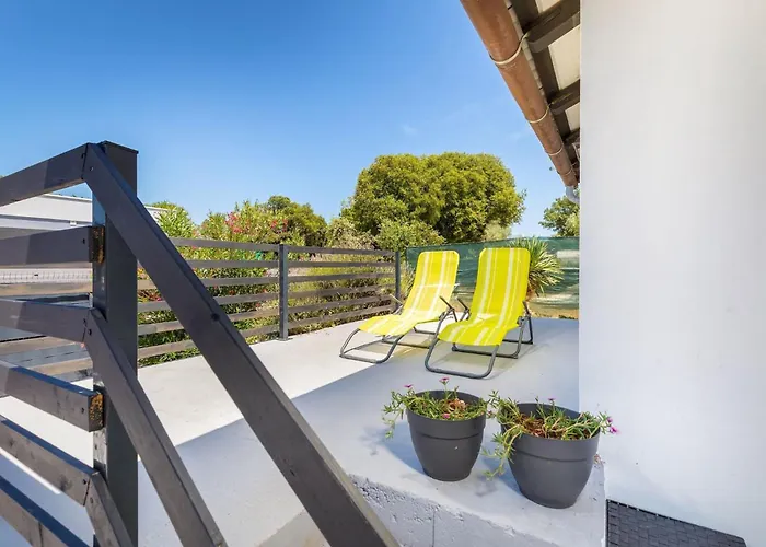 Eco House Corinne * Peroj