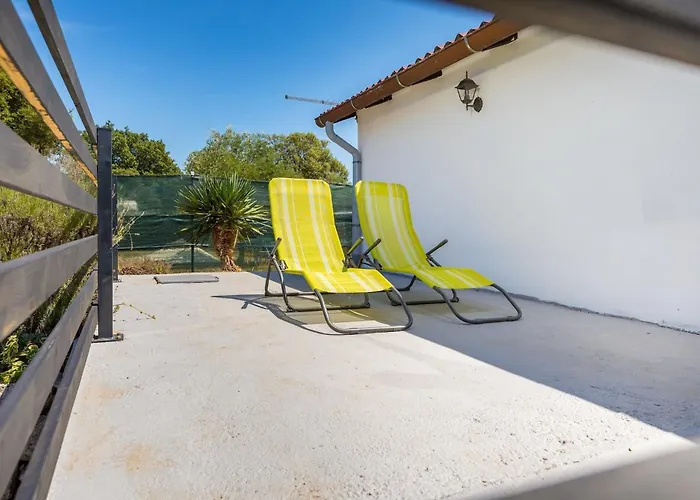 Eco House Corinne * Peroj