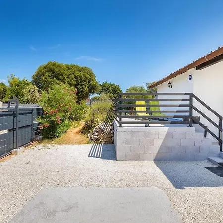 Eco House Corinne Semesterbostad