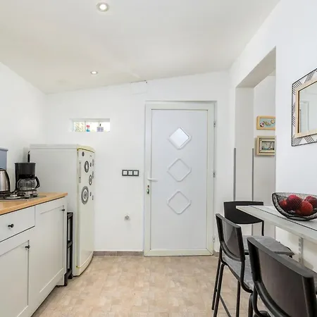 Eco House Corinne Peroj