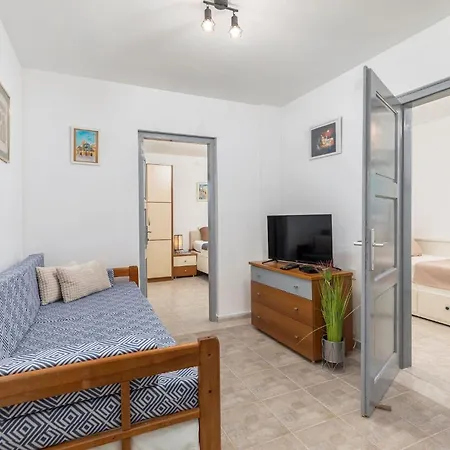 Eco House Corinne Semesterbostad *