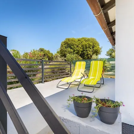 Eco House Corinne * Peroj