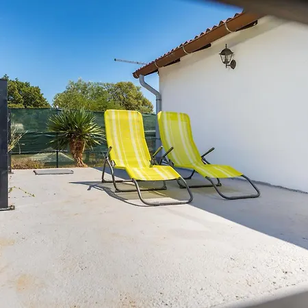 Eco House Corinne * Peroj