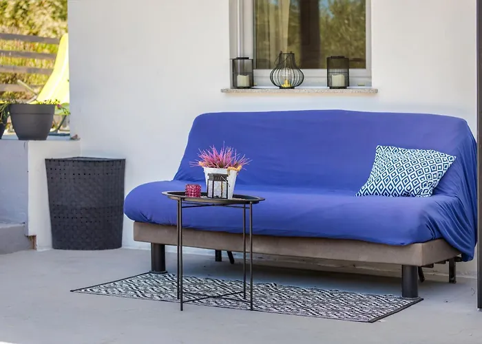 Eco House Corinne 펜션 페로이