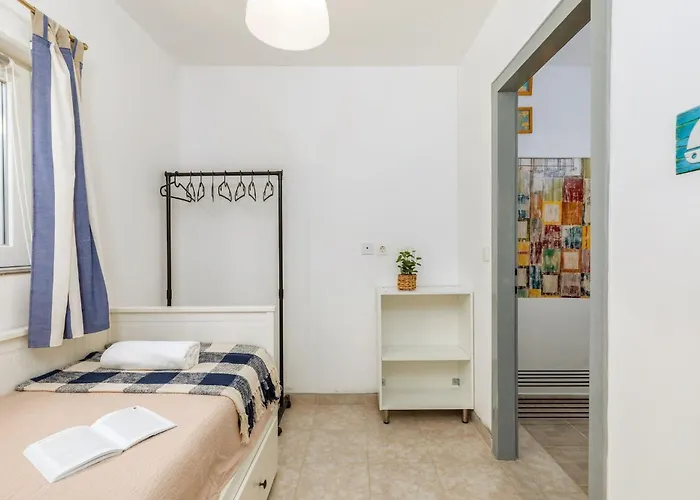 Eco House Corinne 펜션 *