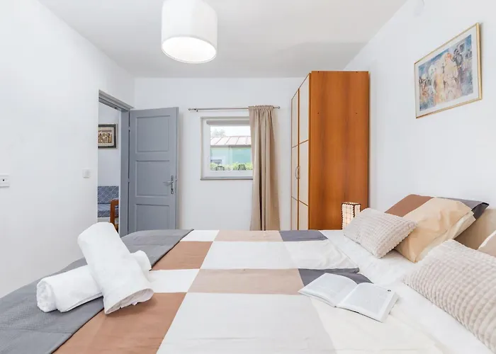 펜션 Eco House Corinne 페로이